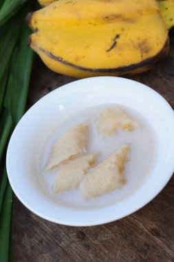 Tayland muzlu hindistan cevizli süt tatlısı