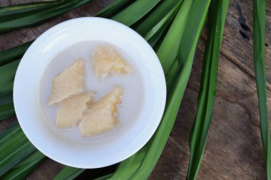 Tayland muzlu hindistan cevizli süt tatlısı