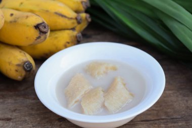 Tayland muzlu hindistan cevizli süt tatlısı