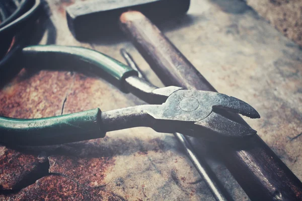 Jeu de clés à outils marteau et clou métallique — Photo