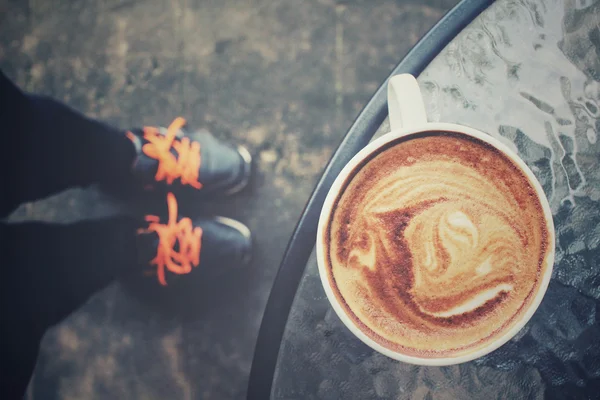 Selfie de café con zapatos —  Fotos de Stock