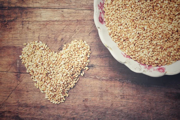 Corazón de semillas de sésamo — Foto de Stock