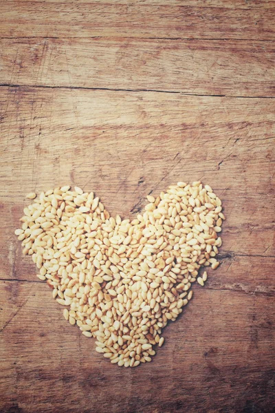 Corazón de semillas de sésamo — Foto de Stock