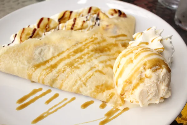 Crepes with banana and ice cream — Stock Photo, Image