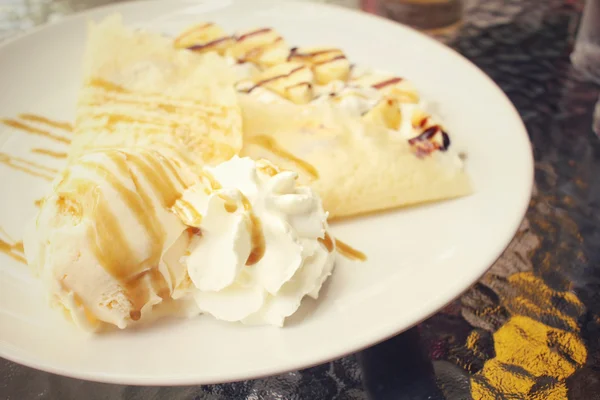 Crepes with banana and ice cream — Stock Photo, Image