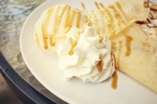 Crepes with banana and ice cream — Stock Photo, Image