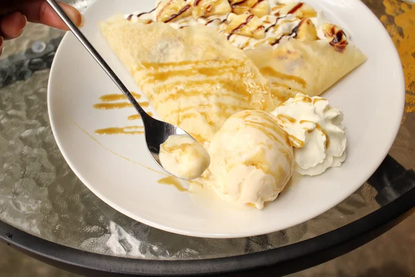 Crepes with banana and ice cream — Stock Photo, Image