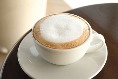 Sütlü sütlü kahve.