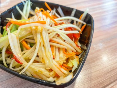 Papaya salatası baharatlı Tayland gıda