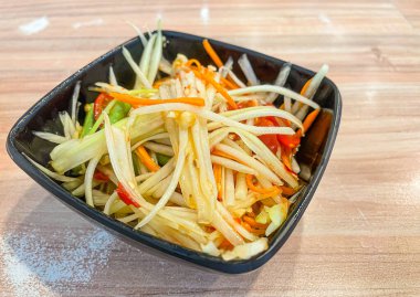 Papaya salatası baharatlı Tayland gıda