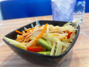 Papaya salatası baharatlı Tayland gıda