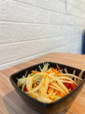 Papaya salatası baharatlı Tayland gıda