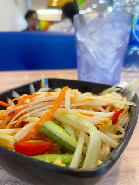 Papaya salatası baharatlı Tayland gıda