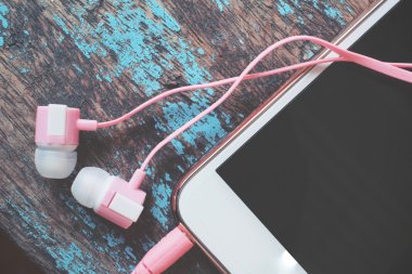 kulaklık ile akıllı telefon