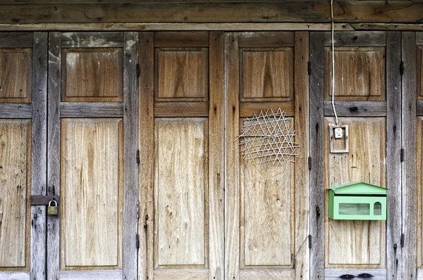 Stare tradycyjne tajskie składana ornament panelu drzwi z drewna — Zdjęcie stockowe