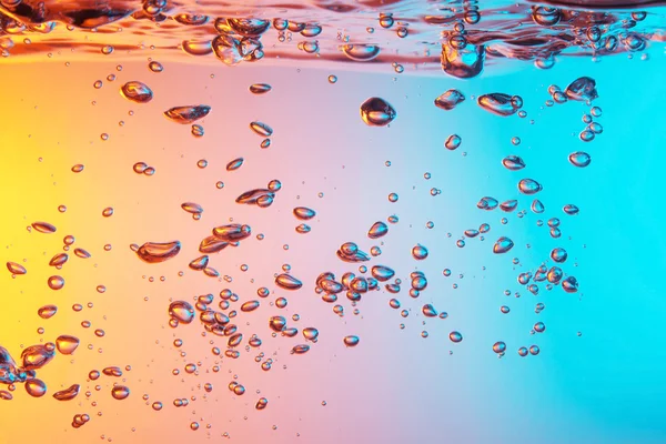 Бульбашки у воді — стокове фото