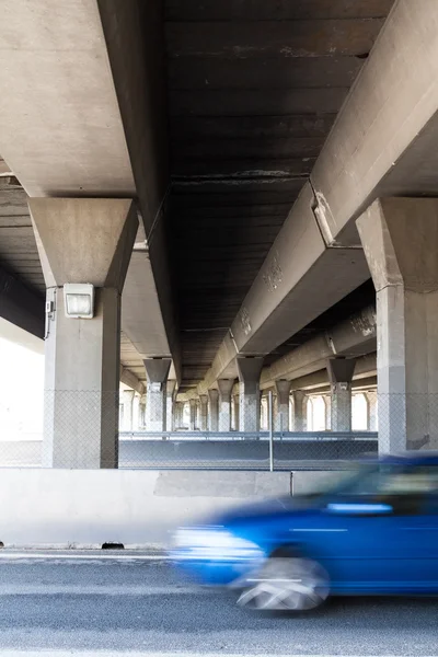 ぼやけた車 — ストック写真