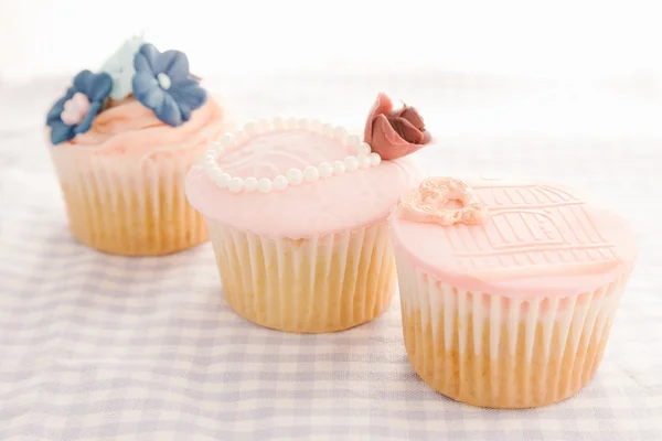 Vintage dekorierte Cupcakes — Stockfoto