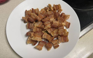 Tipik İspanyol torreznos yemeği.