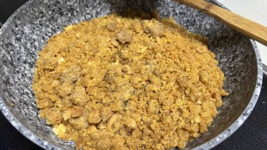 Tipik İspanyol paella pilav, balık ve deniz ürünlerinden oluşur..