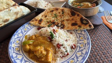 Geleneksel Hint yemekleri üst görünümü.