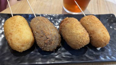 Ev yapımı kroketler (geleneksel İspanyol yemekleri)