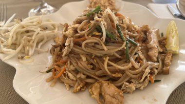 Tay tarzı noodle, pad Tay.