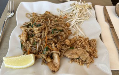 Tay tarzı noodle, pad Tay.