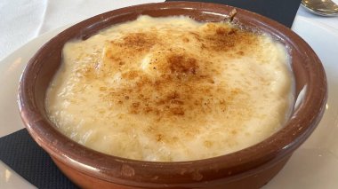 Katalan kremi veya Creme Brulee.