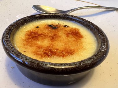 Katalan kremi veya Creme Brulee.