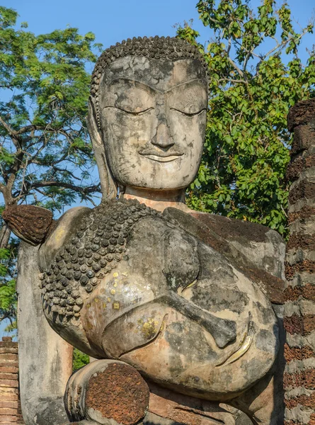 Starověké socha Buddhy v Kamphaeng Phet historický Park, Thajsko — Stock fotografie