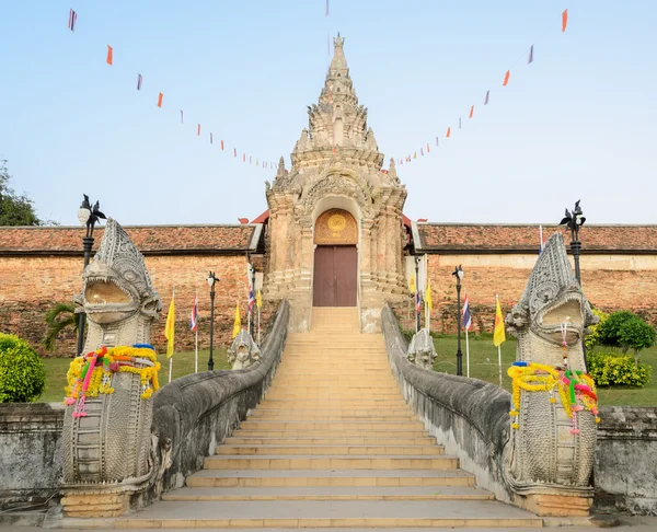 Starożytnej świątyni z Wat Phra That Lampang Luang w Tajlandii — Zdjęcie stockowe