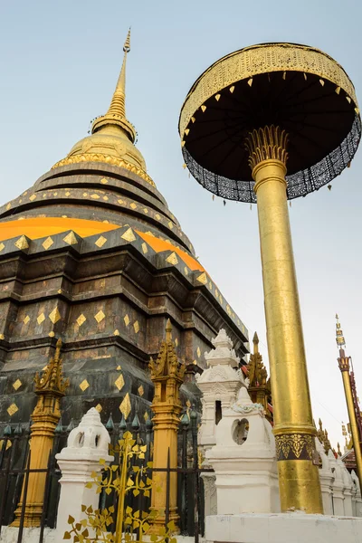 Antiguo templo de Wat Phra que Lampang Luang en Tailandia —  Fotos de Stock