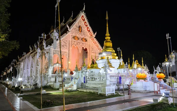 Beautiful night illuminated view of Wat Chiangrai in Thailand — Stock Photo, Image