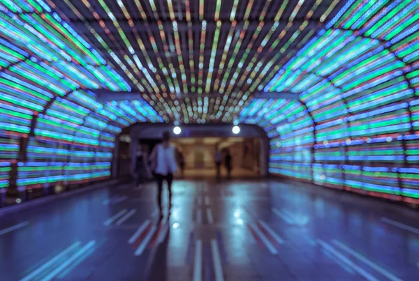 Desenfoque pasarela abstracta túnel colorido luz fondo bokeh — Foto de Stock