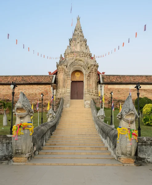 Starożytnej świątyni z Wat Phra That Lampang Luang w Tajlandii — Zdjęcie stockowe