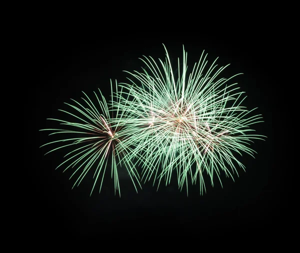 Feux d'artifice colorés dans le ciel noir — Photo