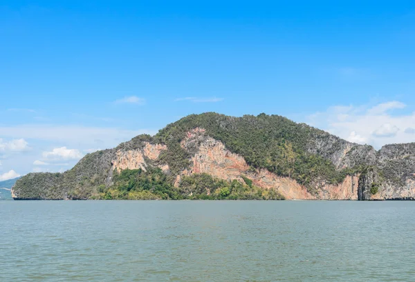 Wapienna wyspa w prowincji Phang Nga Bay National Park, Tajlandia — Zdjęcie stockowe