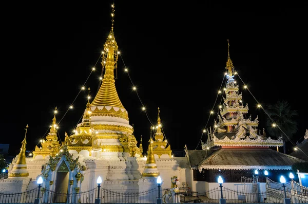 ВАТ Чонг Кланг, бірманський стиль храм у Mae Hong сина, Таїланд — стокове фото
