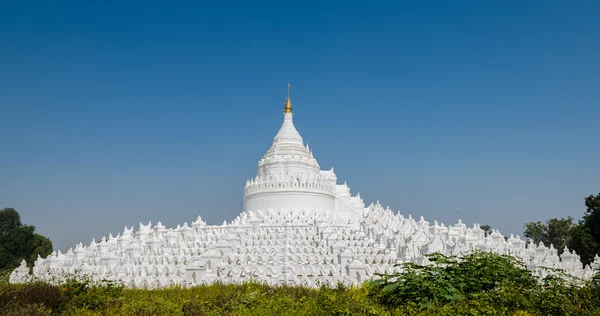 Biała pagoda hsinbyume, myanmar — Zdjęcie stockowe