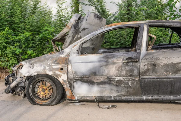 Verbrand auto-ongeluk — Stockfoto