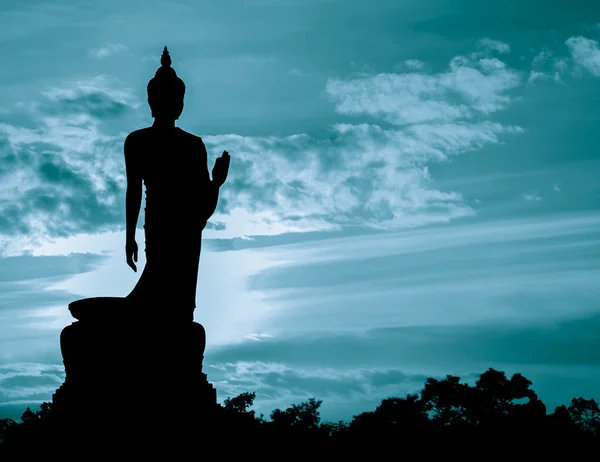 Силуэт статуи Будды — стоковое фото