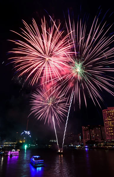 Fuochi d'artificio colorati a Bangkok, Thailandia — Foto Stock