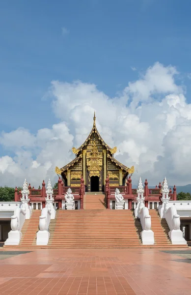 Beau pavillon royal thaïlandais dans le style Lanna, Thaïlande — Photo