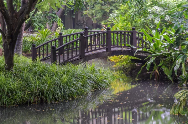 Jardim pé ponte — Fotografia de Stock