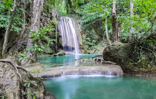 Beautiful deep forest waterfall in Thailand — Stock Photo, Image