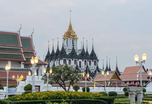 Loha Prasat (Castelo de Metal) em Bangkok, Tailândia — Fotografia de Stock