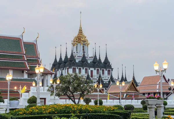 Loha Prasat (metaal kasteel) in Bangkok, Thailand — Stockfoto