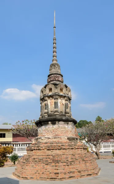 Starobylé pagoda buddhistické v Thajsku — Stock fotografie
