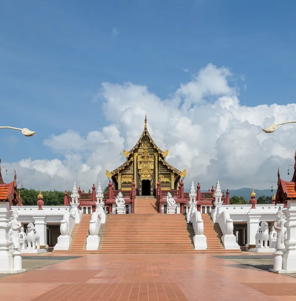 Hermoso pabellón real tailandés en estilo Lanna, Tailandia —  Fotos de Stock